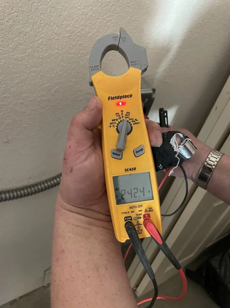 Voltage testing with clamp meter during Generator Installation in Kinross